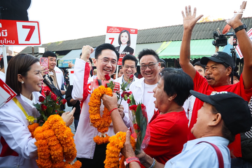 ลุยหาเสียง ‘ยศชนัน-จุลพันธ์’ ควงผู้สมัครเพื่อไทย กทม. เดินตลาดวัดเกาะ สายไหม รับฟังปัญหาปากท้อง สื่อสารนโยบายเศรษฐกิจ 2
