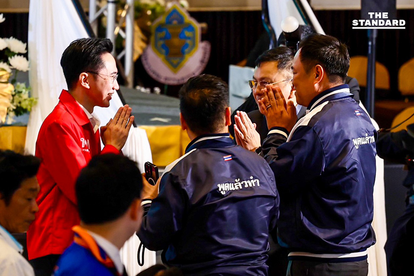 แคนดิเดตนายกฯ ‘ภูมิใจไทย-เพื่อไทย’ ล้อมวงพูดคุย ก่อนจับเบอร์พรรค 1