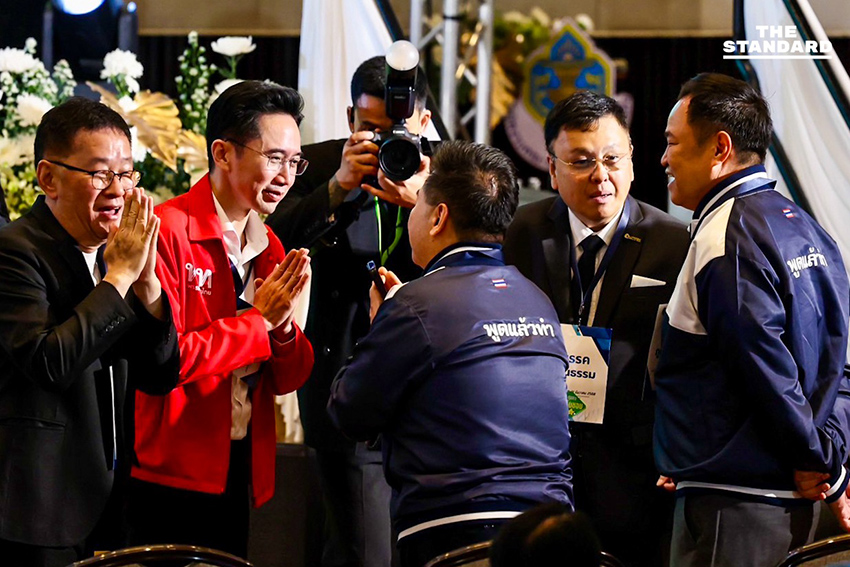 แคนดิเดตนายกฯ ‘ภูมิใจไทย-เพื่อไทย’ ล้อมวงพูดคุย ก่อนจับเบอร์พรรค 2