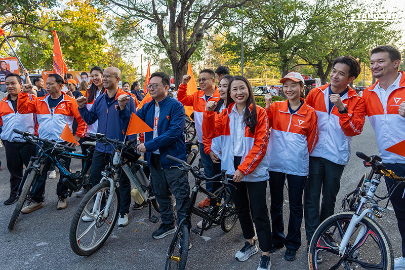 ‘ชัยธวัช’ นำทีมพรรคประชาชน ปั่นจักรยานสมัคร สส. เชียงใหม่ 10 เขต ชูธงขจัดทุนเทา-กวาดที่นั่งภาคเหนือ 6