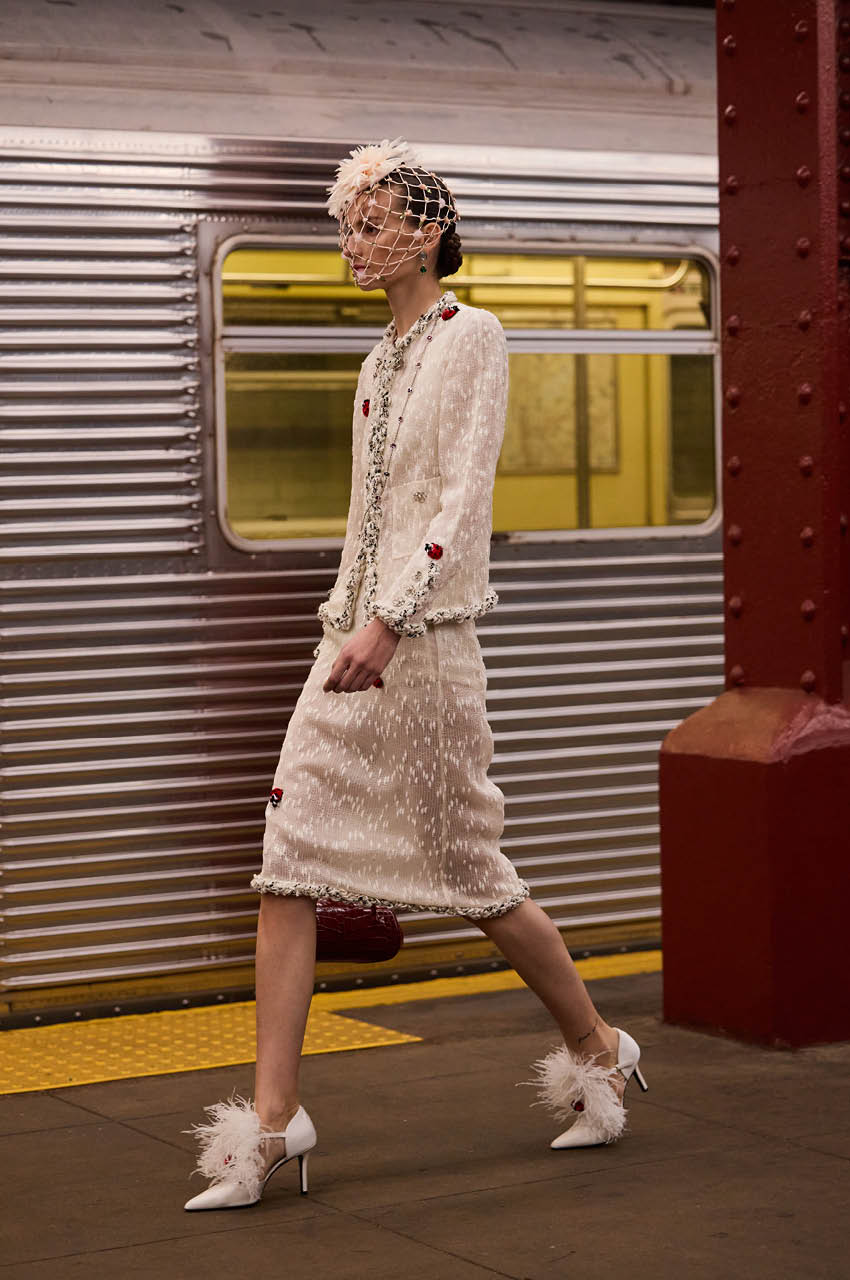 CHANEL MÉTIERS D’ART 2025/26 แฟชั่นโชว์ ณ Bowery Station ของ มหานครนิวยอร์ก 4
