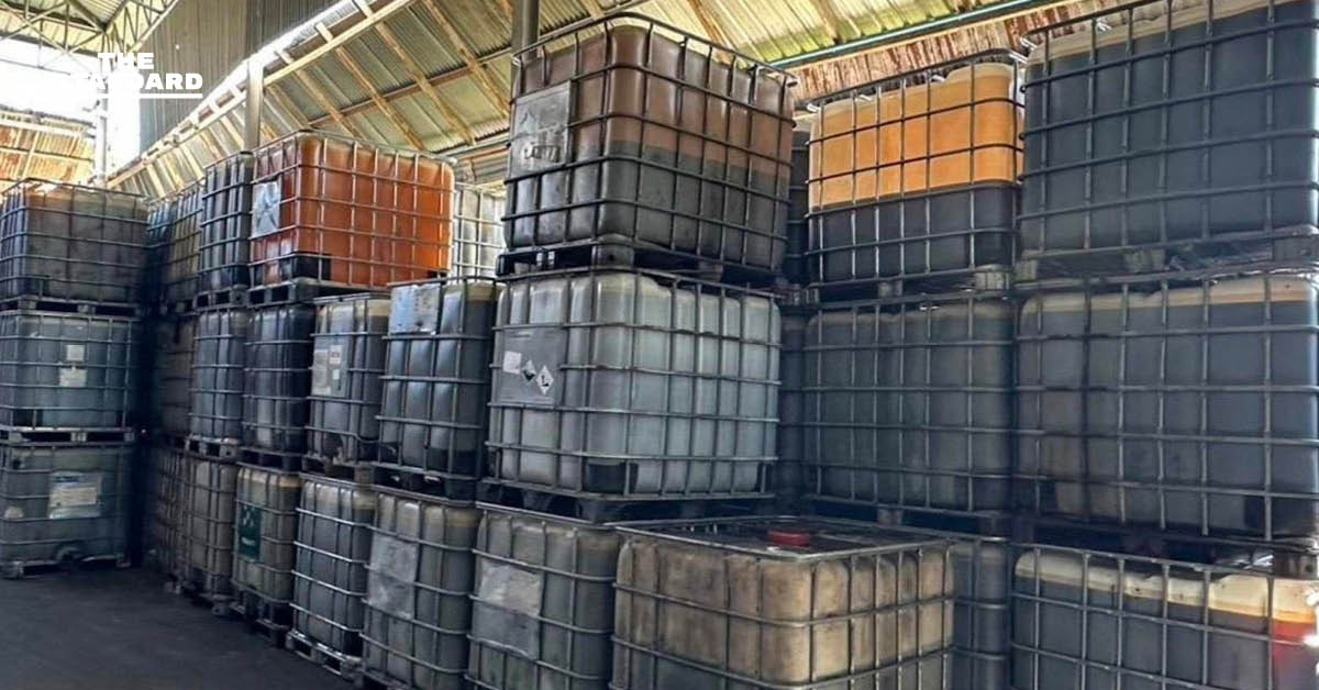 ตำรวจ ปคบ. ทลายโรงงานน้ำมันหล่อลื่นเถื่อนปทุมธานี ยึดของ กลางกว่า 6 แสนลิตร มูลค่ากว่า 13 ล้านบาท