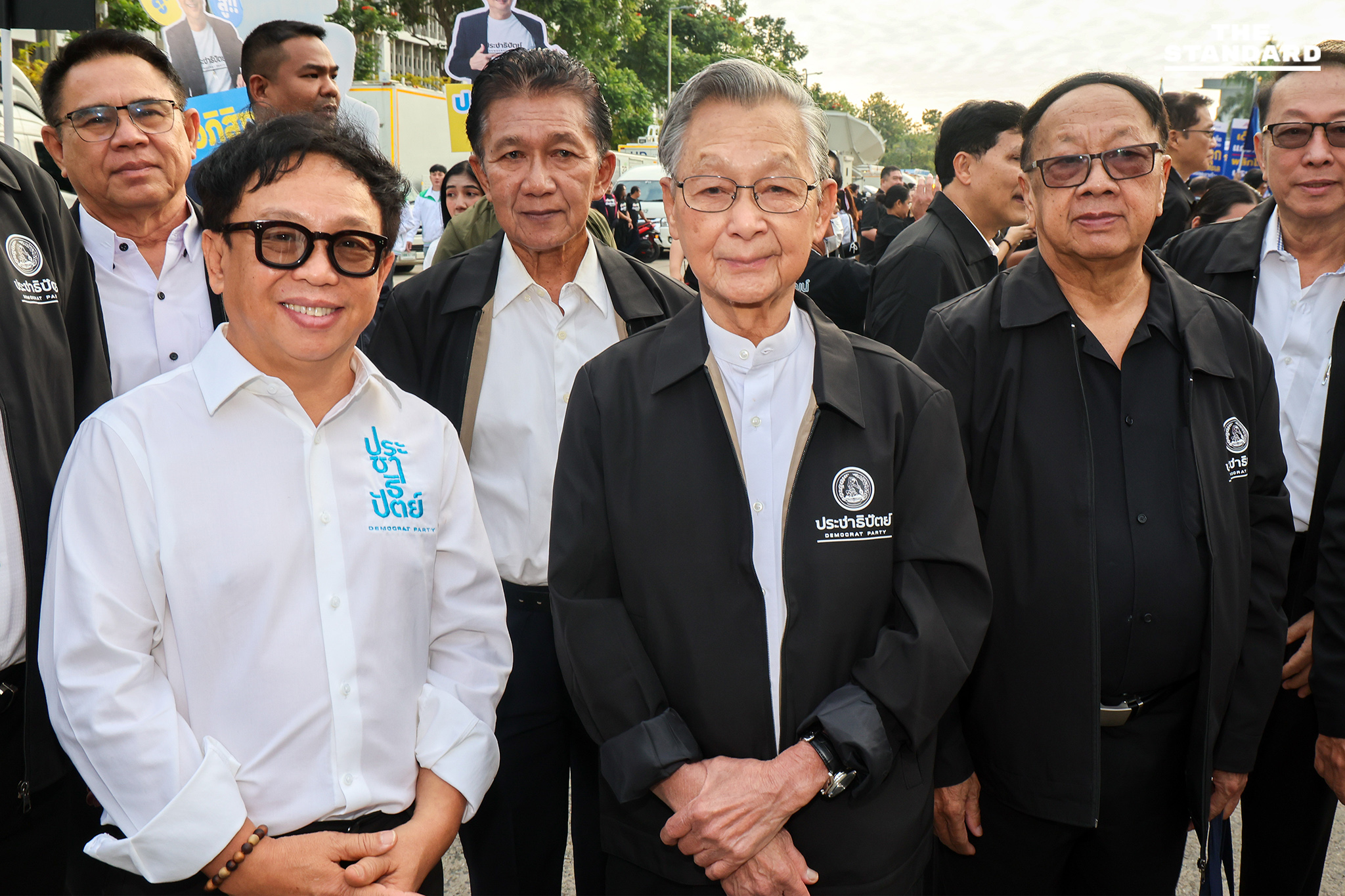 ประชาธิปัตย์จัดทัพใหญ่ ยื่น 98 ปาร์ตี้ลิสต์ ชู ‘อภิสิทธิ์’ นั่งเบอร์ 1 ผนึก ชวน-กรณ์ผสมผสานรุ่นเก๋า-เลือดใหม่สู้ศึกเลือกตั้ง 3