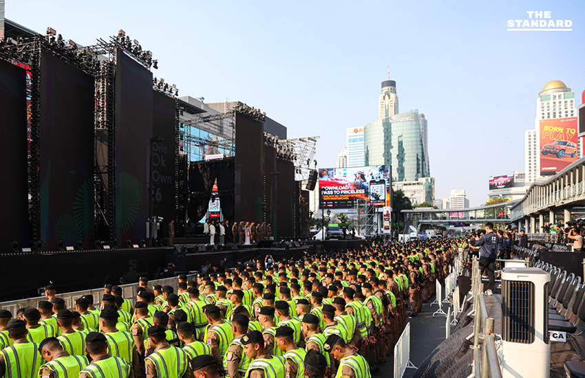 รอง ผบ.ตร. ปล่อยแถวระดมพล 1 หมื่นนาย คุมเข้มเคาท์ดาวน์ทั่วกรุงฯ 1