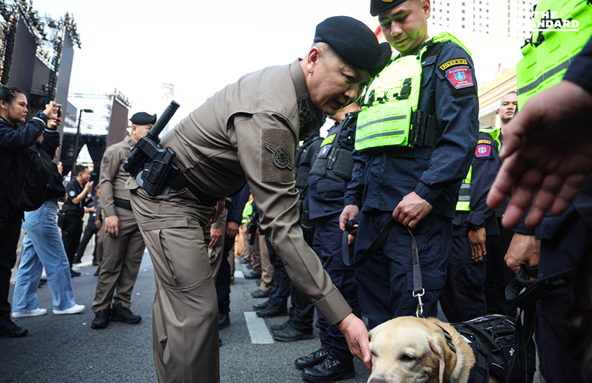 รอง ผบ.ตร. ปล่อยแถวระดมพล 1 หมื่นนาย คุมเข้มเคาท์ดาวน์ทั่วกรุงฯ 11