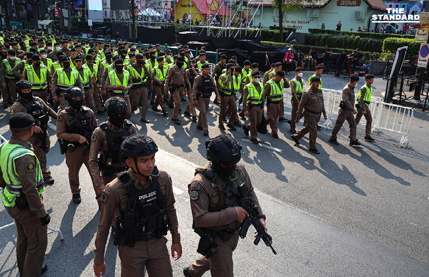 รอง ผบ.ตร. ปล่อยแถวระดมพล 1 หมื่นนาย คุมเข้มเคาท์ดาวน์ทั่วกรุงฯ 2