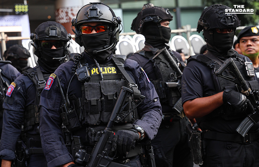 รอง ผบ.ตร. ปล่อยแถวระดมพล 1 หมื่นนาย คุมเข้มเคาท์ดาวน์ทั่วกรุงฯ 9