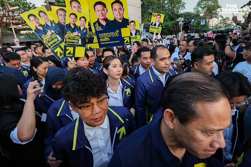 ดร.เอ้-คุณหญิงกัลยา นำไทยก้าวใหม่ นั่งรถเมล์ EV สมัคร สส. กทม. ครบ 33 เขต ชูนโยบายสร้างทุนมนุษย์ 4