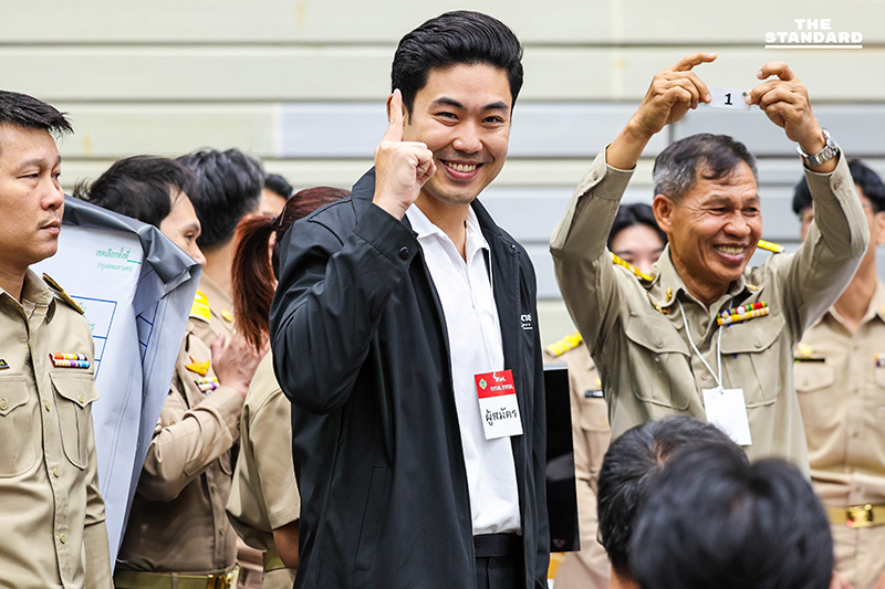 จับเบอร์ สส. กทม. คึกคัก ยอดผู้สมัคร 446 รายชิง 33 เขต แข่งเดือดสูงสุด 16 คนต่อเขต กองเชียร์เฮลั่นติดเบอร์ลุยหาเสียงทันที 11