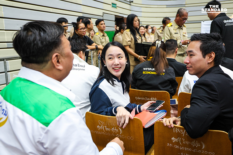 จับเบอร์ สส. กทม. คึกคัก ยอดผู้สมัคร 446 รายชิง 33 เขต แข่งเดือดสูงสุด 16 คนต่อเขต กองเชียร์เฮลั่นติดเบอร์ลุยหาเสียงทันที 12