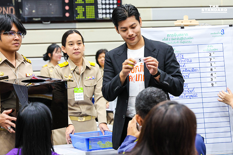 จับเบอร์ สส. กทม. คึกคัก ยอดผู้สมัคร 446 รายชิง 33 เขต แข่งเดือดสูงสุด 16 คนต่อเขต กองเชียร์เฮลั่นติดเบอร์ลุยหาเสียงทันที 5