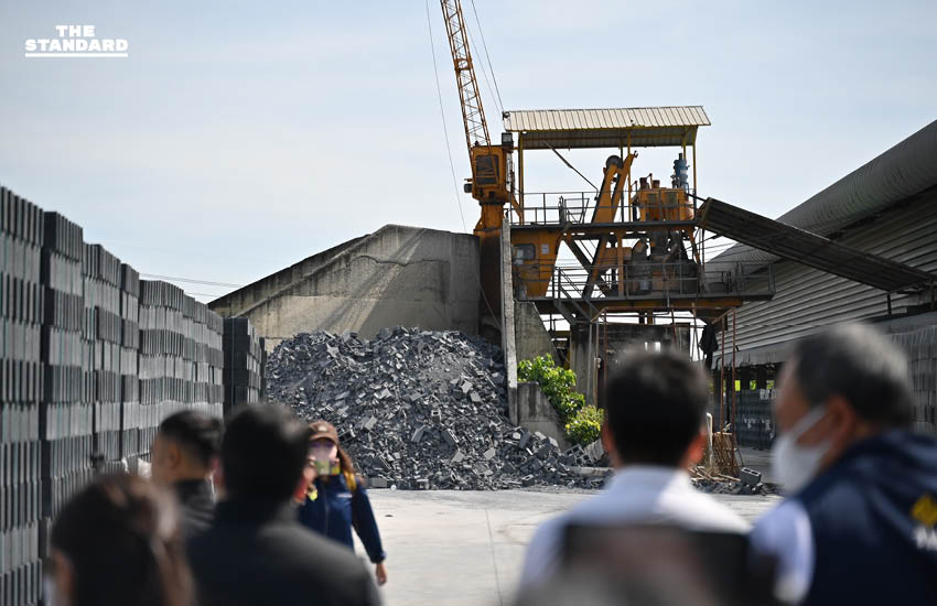 รมช.อุตสาหกรรม ผนึก DSI บุกทลาย โรงงานคอนกรีตอยุธยา สั่งฟันไม่เลี้ยง ฐานเมินกฎหมาย-ปล่อยฝุ่นพิษ 1