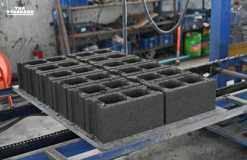 รมช.อุตสาหกรรม ผนึก DSI บุกทลาย โรงงานคอนกรีตอยุธยา สั่งฟันไม่เลี้ยง ฐานเมินกฎหมาย-ปล่อยฝุ่นพิษ 4