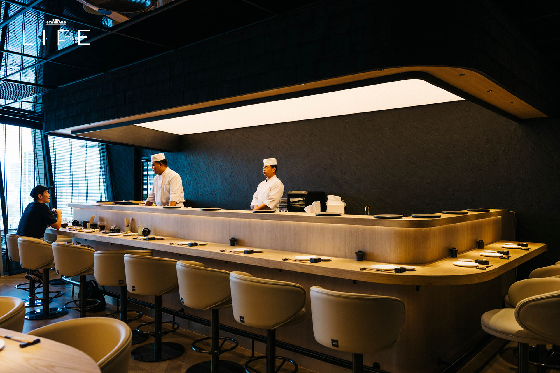 แฮนด์โรลพร้อมจิบสาเกริมแม่น้ำเจ้าพระยา Maison Roru ICONSIAM 1