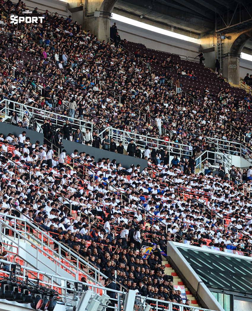 แฟนกีฬาทยอยเดินทางเข้าร่วมชมพิธีเปิดการแข่งขัน **ซีเกมส์ 2025** อย่างคึกคัก 4