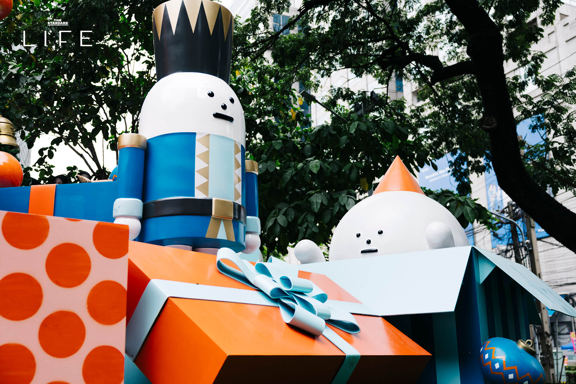 พามาคุยกับ Fla และ Boo ผู้สร้างคาแรคเตอร์หน้านิ่งที่กำลังมาสร้างร้อยยิ้มที่ Central Embassy 10