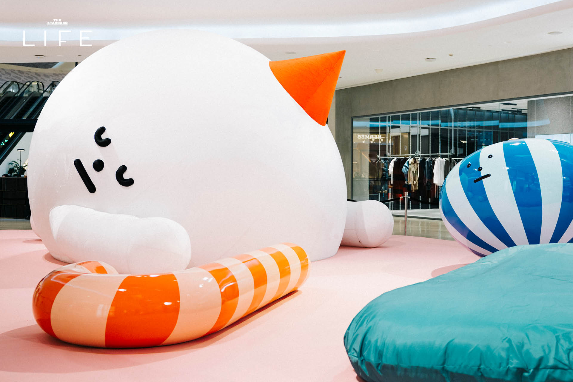 พามาคุยกับ Fla และ Boo ผู้สร้างคาแรคเตอร์หน้านิ่งที่กำลังมาสร้างร้อยยิ้มที่ Central Embassy 12