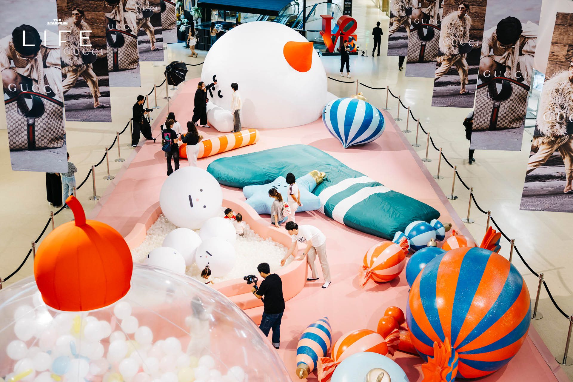 พามาคุยกับ Fla และ Boo ผู้สร้างคาแรคเตอร์หน้านิ่งที่กำลังมาสร้างร้อยยิ้มที่ Central Embassy 3