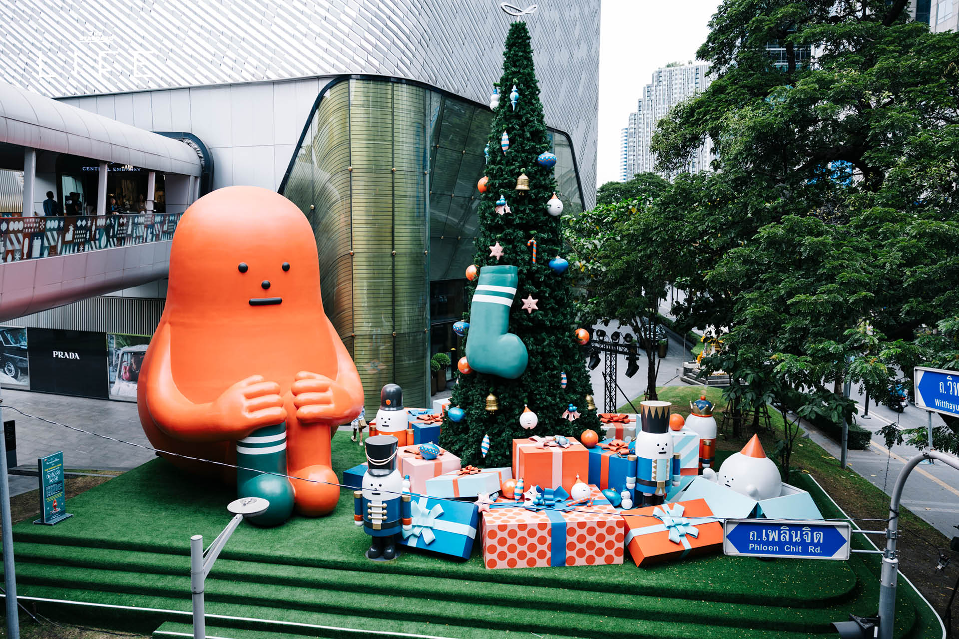 พามาคุยกับ Fla และ Boo ผู้สร้างคาแรคเตอร์หน้านิ่งที่กำลังมาสร้างร้อยยิ้มที่ Central Embassy 5