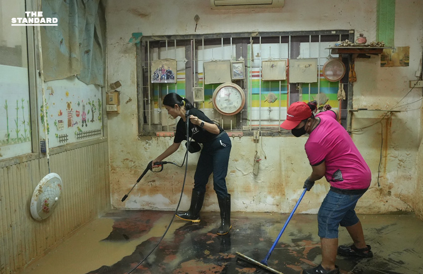 พรรคประชาชาติ-เพื่อไทย ระดมคน-เครื่องมือล้างโคลน ช่วยทำความสะอาด หาดใหญ่ ตั้งเป้า 8 วัน ฟื้นฟู 1,000-2,000 หลังคาเรือน 3