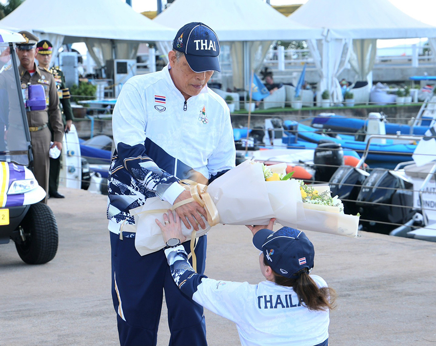 ในหลวง เสด็จพระราชทานเหรียญทองเรือใบซีเกมส์ ให้ “พระราชินี” ทรงนำทีม SSL47 ไทยคว้าแชมป์ 2