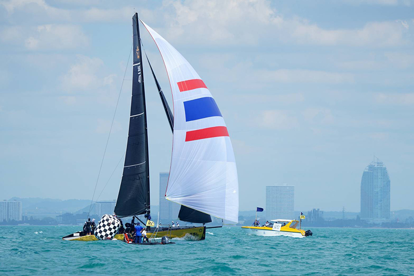 ในหลวง เสด็จพระราชทานเหรียญทองเรือใบซีเกมส์ ให้ “พระราชินี” ทรงนำทีม SSL47 ไทยคว้าแชมป์ 7