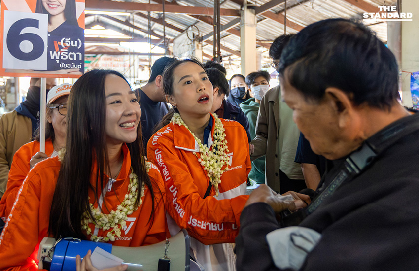 ไอซ์ รักชนก พร้อม จีน พุธิตา หาเสียงตลาดเชียงใหม่ ชูแก้ปัญหาประชาชนทุกด้าน 6