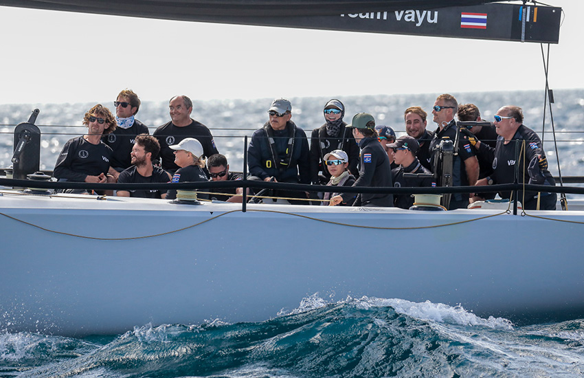 พระบาทสมเด็จพระเจ้าอยู่หัว และสมเด็จพระนางเจ้าฯ พระบรมราชินี เสด็จพระราชทานรางวัล “ภูเก็ตคิงส์คัพรีกัตต้า” ครั้งที่ 37 4