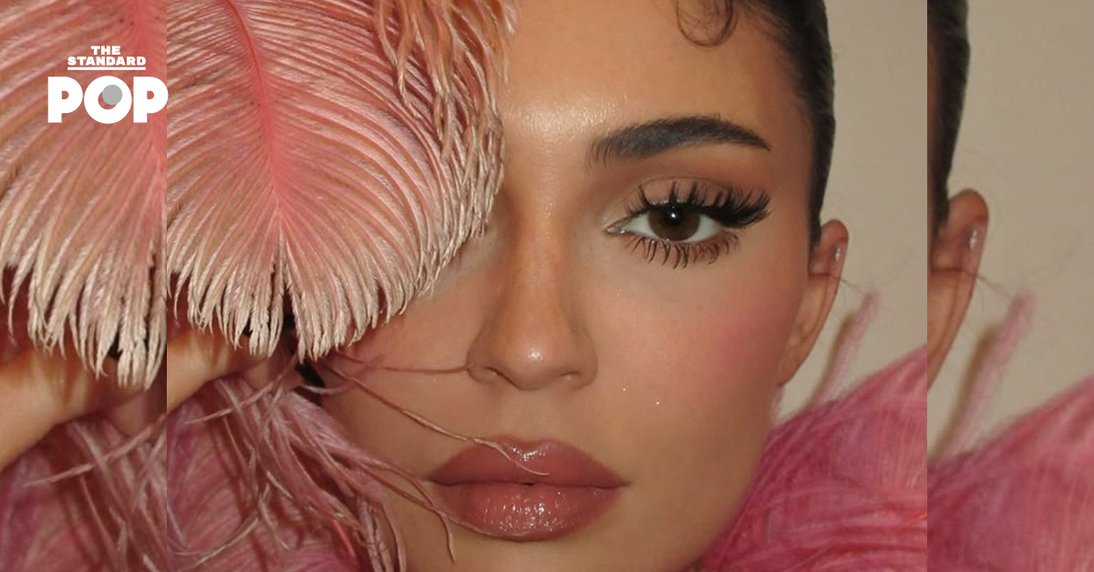 Kylie Jenner เผยลุค Pink Glam ส่งท้ายปี เผยลุคสวยแพงสุดเฟมินีน