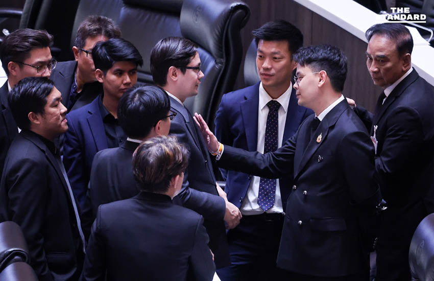 1 ชั่วโมงสุดท้ายก่อนยุบสภา สส.-สว. ต่างเสนอญัตติด่วนให้รัฐบาลเริ่มออกเสียงประชามติครั้งแรก 2