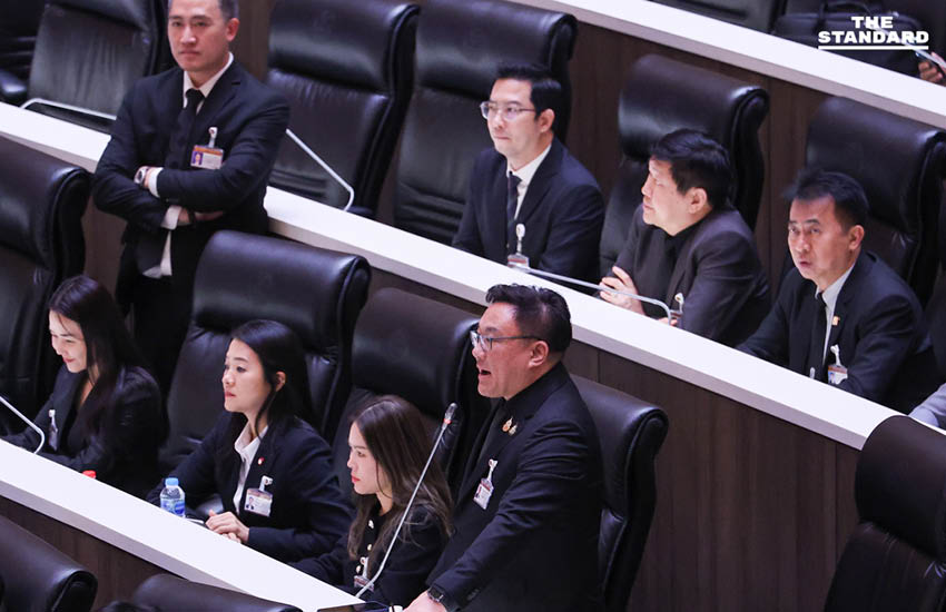 1 ชั่วโมงสุดท้ายก่อนยุบสภา สส.-สว. ต่างเสนอญัตติด่วนให้รัฐบาลเริ่มออกเสียงประชามติครั้งแรก 4