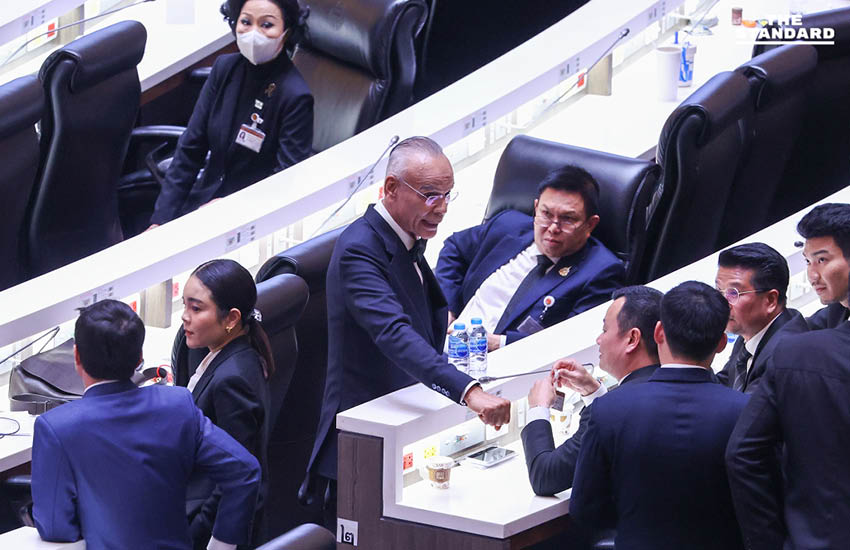 1 ชั่วโมงสุดท้ายก่อนยุบสภา สส.-สว. ต่างเสนอญัตติด่วนให้รัฐบาลเริ่มออกเสียงประชามติครั้งแรก 6