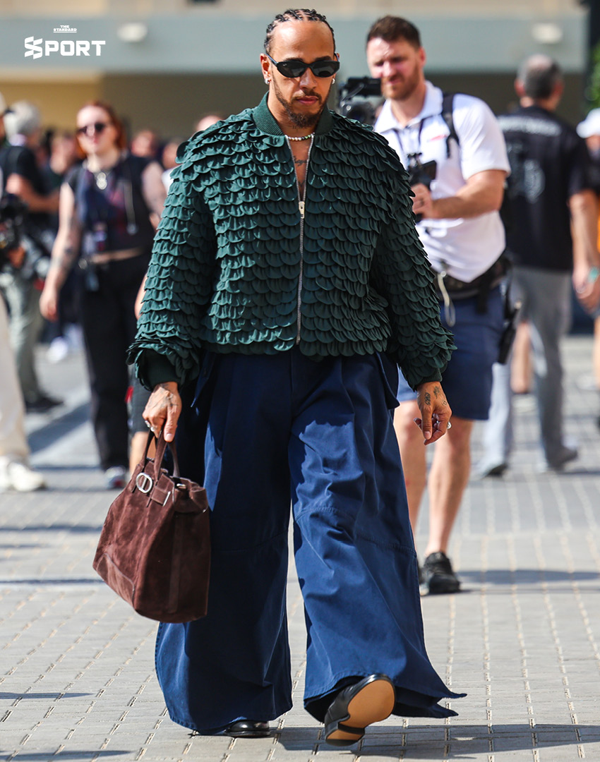 Lewis Hamilton กับแฟชั่นตอนเดินเข้า paddock ปี 2025 1