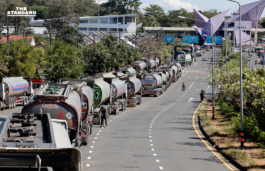 รถบรรทุกน้ำมันจอดติดด่านช่องเม็กกว่า 100 คัน หลัง ทภ.2 สั่งระงับส่งออกเชื้อเพลิง 1