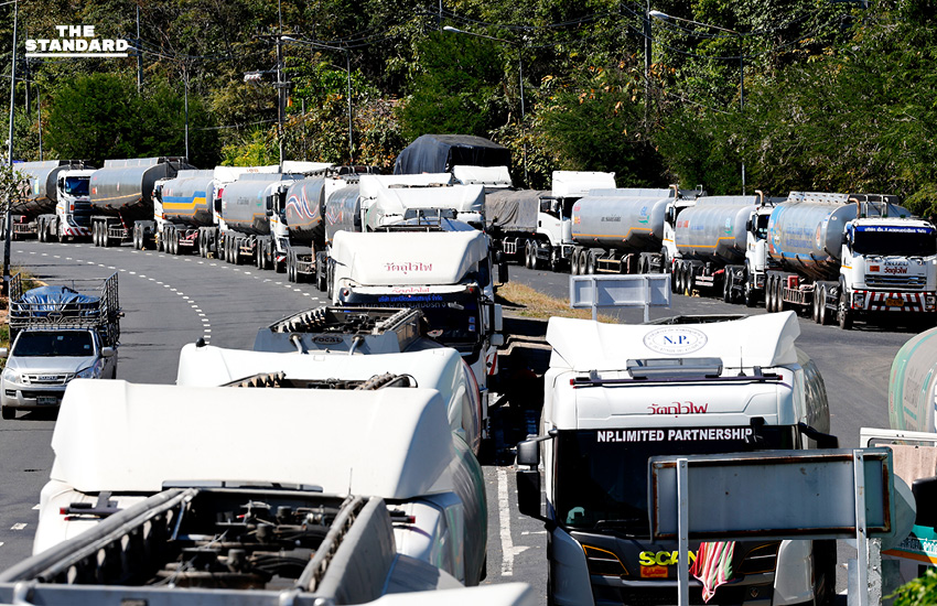 รถบรรทุกน้ำมันจอดติดด่านช่องเม็กกว่า 100 คัน หลัง ทภ.2 สั่งระงับส่งออกเชื้อเพลิง 3