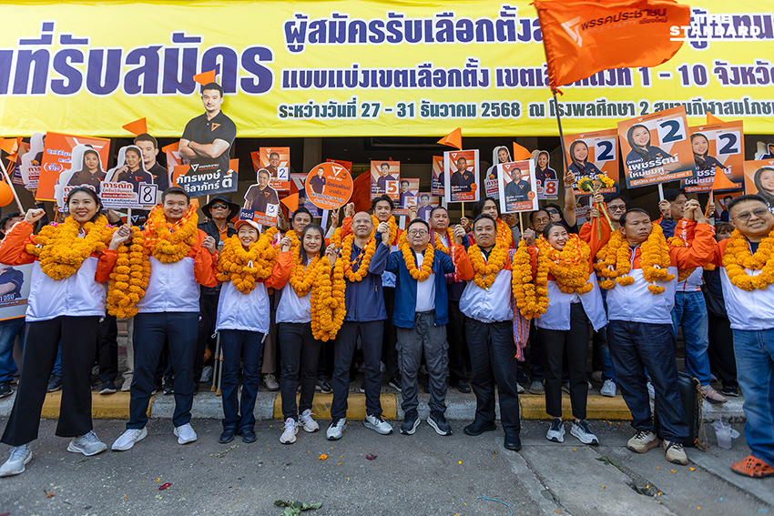 รับสมัคร สส. เชียงใหม่วันแรกคึกคัก ‘ประชาชน-เพื่อไทย’ จัดทัพใหญ่ชน ‘กล้าธรรม’ 13