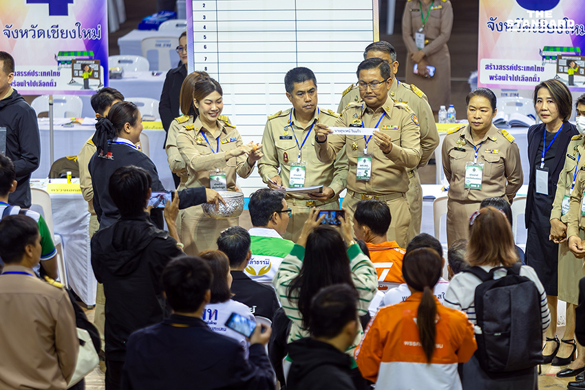 รับสมัคร สส. เชียงใหม่วันแรกคึกคัก ‘ประชาชน-เพื่อไทย’ จัดทัพใหญ่ชน ‘กล้าธรรม’ 15