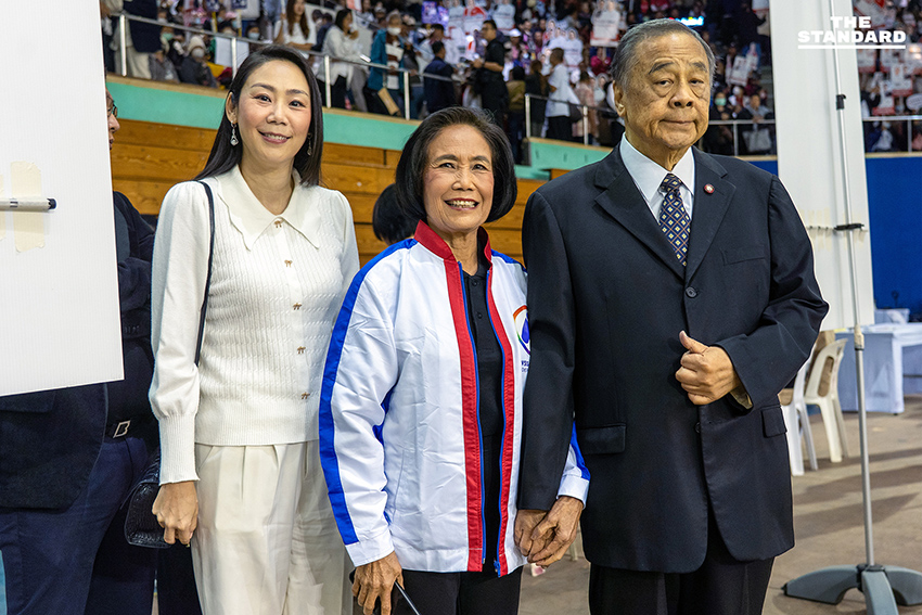 รับสมัคร สส. เชียงใหม่วันแรกคึกคัก ‘ประชาชน-เพื่อไทย’ จัดทัพใหญ่ชน ‘กล้าธรรม’ 9