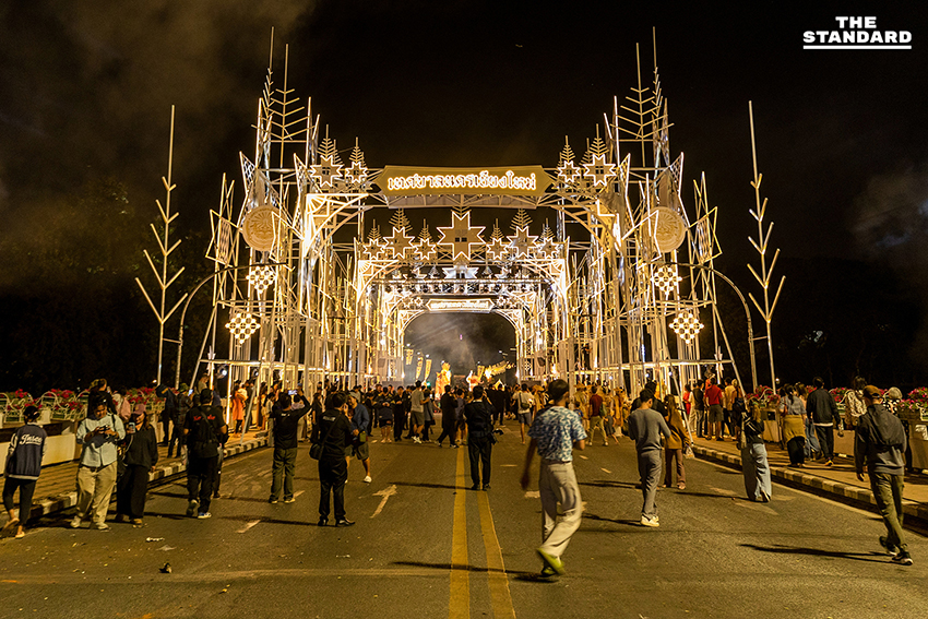 เชียงใหม่เนรมิต **สะพานนวรัฐ** เป็นแลนด์มาร์กรับปีใหม่ **2569** ชูอัตลักษณ์ดอกจั๋นแปดกลีบเฉลิมพระเกียรติ **สมเด็จพระพันปีหลวง** 3