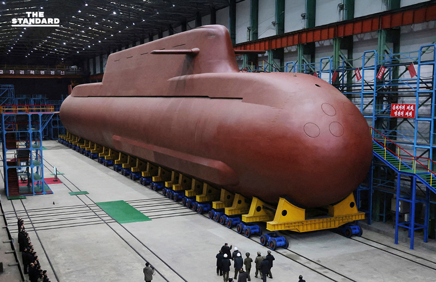 เกาหลีเหนือเปิดตัวเรือดำน้ำพลังนิวเคลียร์ลำแรก พร้อมส่งสัญญาณพัฒนาขีปนาวุธต่อเนื่องภายใต้แผน 5 ปี 2