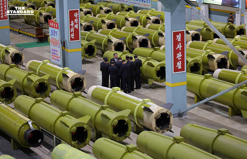 เกาหลีเหนือเปิดตัวเรือดำน้ำพลังนิวเคลียร์ลำแรก พร้อมส่งสัญญาณพัฒนาขีปนาวุธต่อเนื่องภายใต้แผน 5 ปี 5