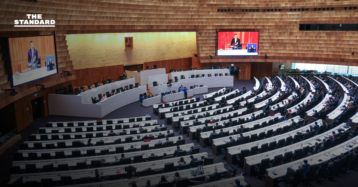 สื่อมอบฉายา **รัฐสภา** 2568 **สส.** ‘รังหนอนสีเทา’ กับ **สว.** ‘รังของหนู’