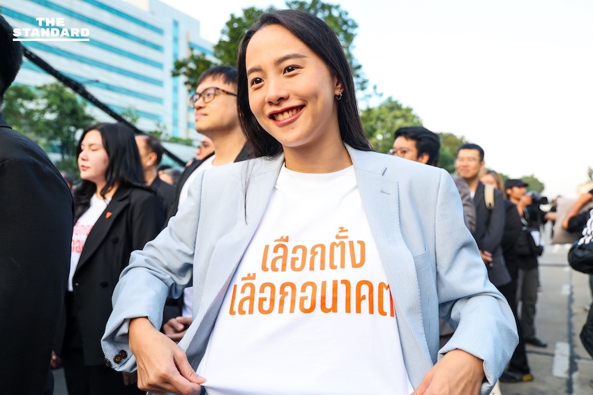 พรรคประชาชน เข้าสมัคร สส.บัญชีรายชื่อ ‘ณัฐพงษ์’ มั่นใจกวาดที่นั่ง ย้ำจุดยืนมาตรฐานสูง ไม่จับมือพรรคสีเทา-ไม่โหวตแคนดิเดต ภท. 1