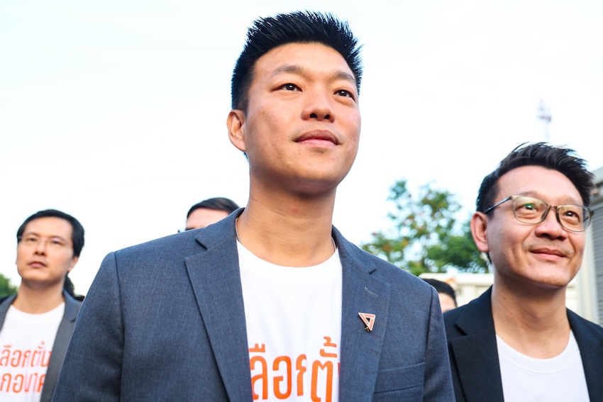 พรรคประชาชน เข้าสมัคร สส.บัญชีรายชื่อ ‘ณัฐพงษ์’ มั่นใจกวาดที่นั่ง ย้ำจุดยืนมาตรฐานสูง ไม่จับมือพรรคสีเทา-ไม่โหวตแคนดิเดต ภท. 12