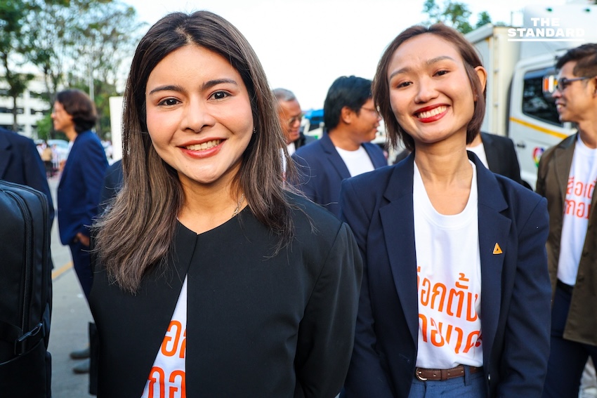 พรรคประชาชน เข้าสมัคร สส.บัญชีรายชื่อ ‘ณัฐพงษ์’ มั่นใจกวาดที่นั่ง ย้ำจุดยืนมาตรฐานสูง ไม่จับมือพรรคสีเทา-ไม่โหวตแคนดิเดต ภท. 4