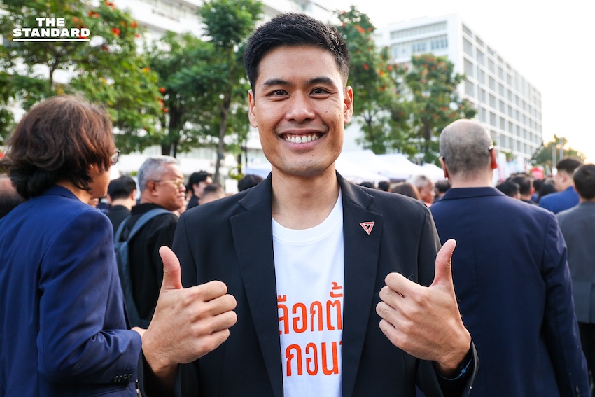 พรรคประชาชน เข้าสมัคร สส.บัญชีรายชื่อ ‘ณัฐพงษ์’ มั่นใจกวาดที่นั่ง ย้ำจุดยืนมาตรฐานสูง ไม่จับมือพรรคสีเทา-ไม่โหวตแคนดิเดต ภท. 7