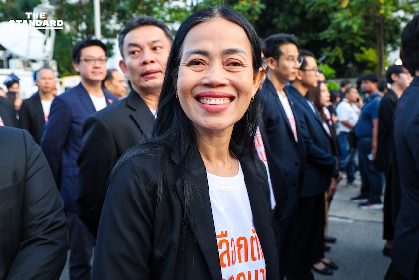 พรรคประชาชน เข้าสมัคร สส.บัญชีรายชื่อ ‘ณัฐพงษ์’ มั่นใจกวาดที่นั่ง ย้ำจุดยืนมาตรฐานสูง ไม่จับมือพรรคสีเทา-ไม่โหวตแคนดิเดต ภท. 8