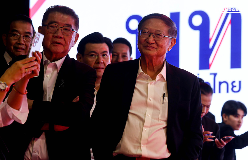 เพื่อไทยเปิดตัว 3 แคนดิเดตนายกฯ ยศชนัน-สุริยะ-จุลพันธ์ พร้อมนโยบายล็อตแรก สู้ศึกเลือกตั้ง 69 หวังยกเครื่องประเทศไทย 3