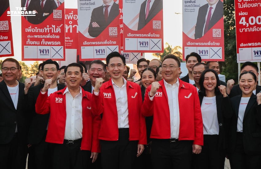 เพื่อไทย นั่งรถเมล์ไฟฟ้าเข้าสมัครปาร์ตี้ลิสต์ ‘ยศชนัน’ ขอโอกาสสานต่องานให้จบ ด้าน จุลพันธ์ ย้ำบทเรียนรัฐบาลที่แล้ว พรรคร่วมต้องทำงานสอดประสานกัน 2