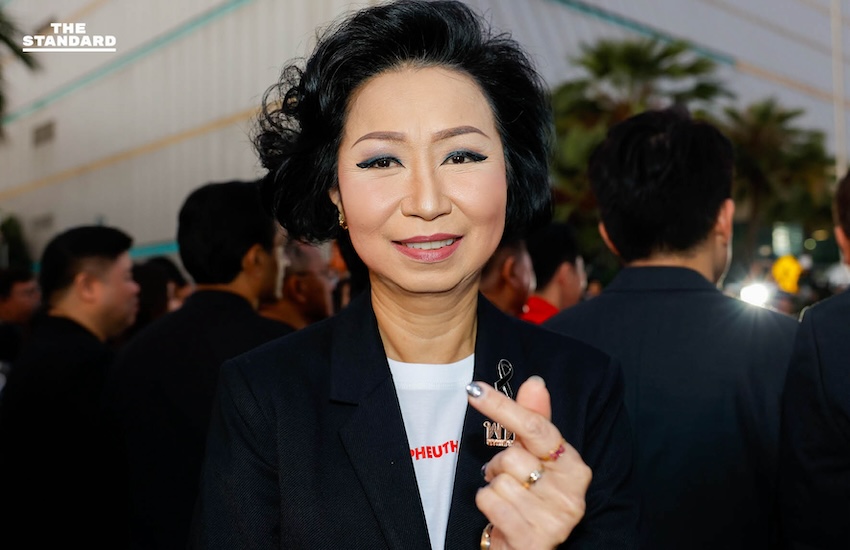 เพื่อไทย นั่งรถเมล์ไฟฟ้าเข้าสมัครปาร์ตี้ลิสต์ ‘ยศชนัน’ ขอโอกาสสานต่องานให้จบ ด้าน จุลพันธ์ ย้ำบทเรียนรัฐบาลที่แล้ว พรรคร่วมต้องทำงานสอดประสานกัน 5